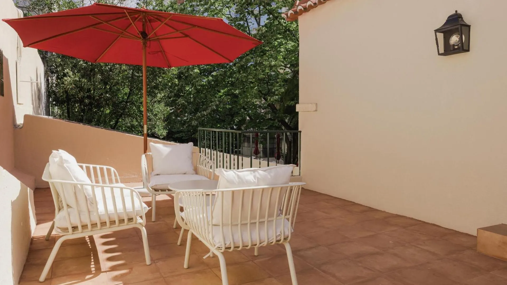 Dear Lisbon - Valmor Palace Affittacamere