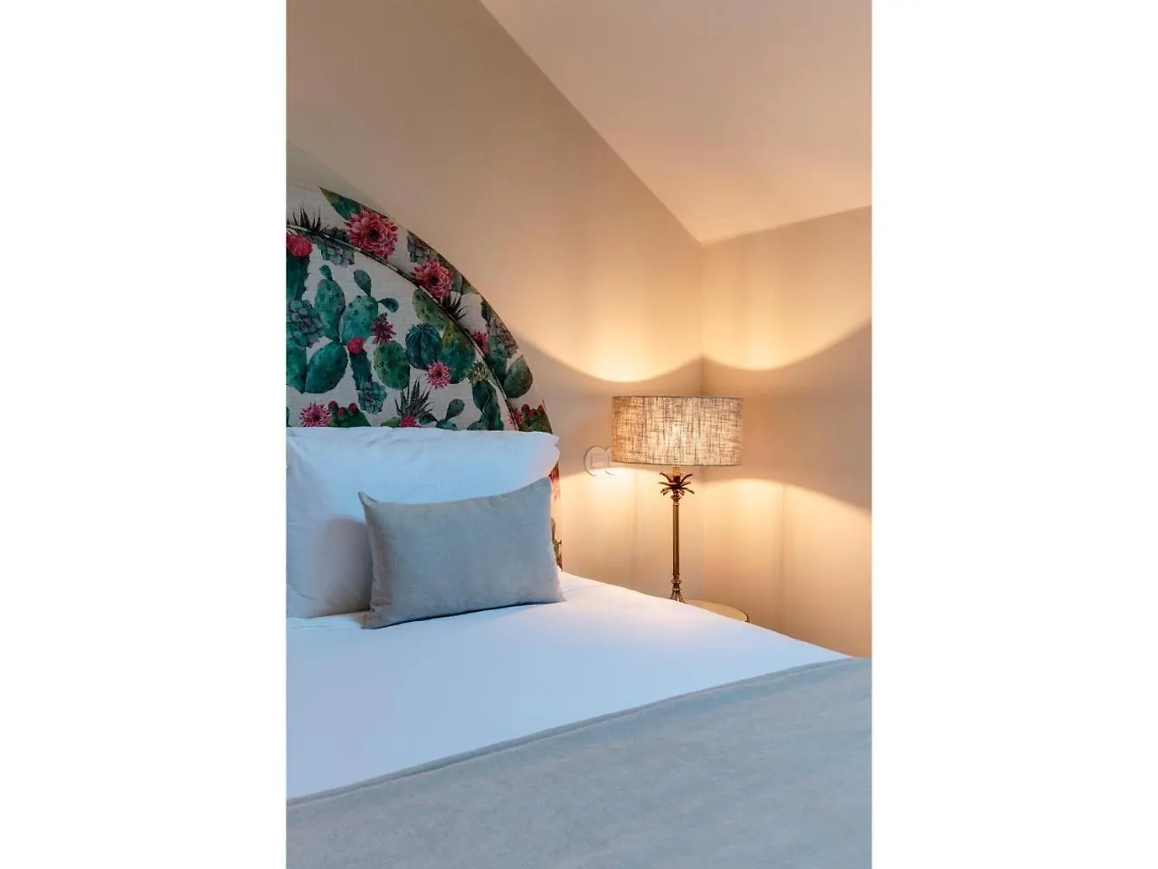 Dear Lisbon - Valmor Palace Guest house