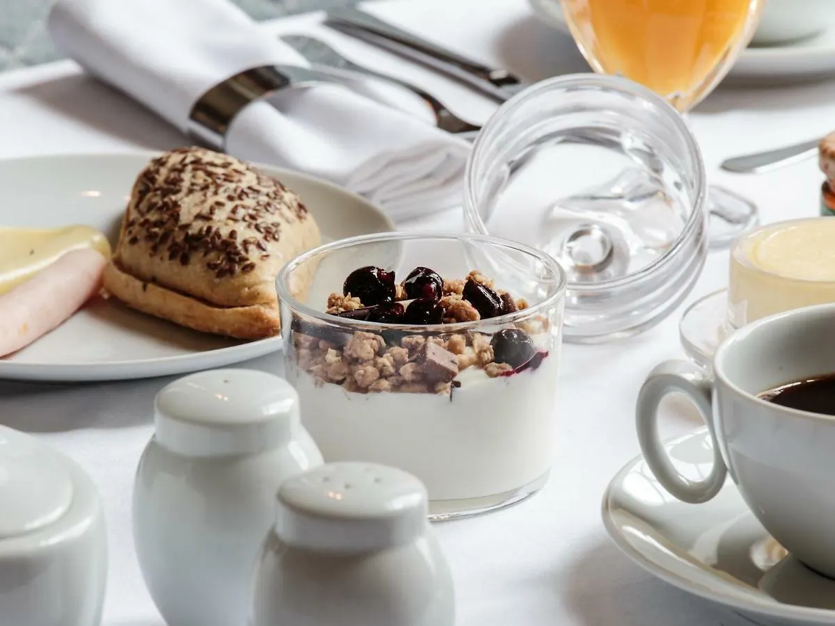 Dear Lisbon - Valmor Palace Guest house